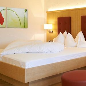 Zimmer mit Kingsize-Bett